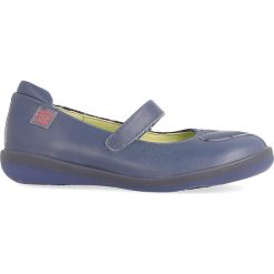 Skórzane baleriny w kolorze niebieskim z paskiem. Baleriny dziewczęce marki Agatha Ruiz de la Prada. W wyprzedaży za 172.95 zł.