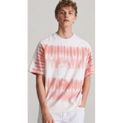 Bluza z krótkim rękawem tie-dye - Różowy. Czerwone bluzy męskie marki Reserved, bez wzorów. Za 99.99 zł.