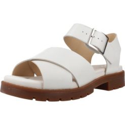 Sandały CLARKS ORINOCO CROSS Biały. Białe sandały damskie Clarks, bez wzorów, ze skóry, bez obcasa, bez zapięcia. Za 254.99 zł.