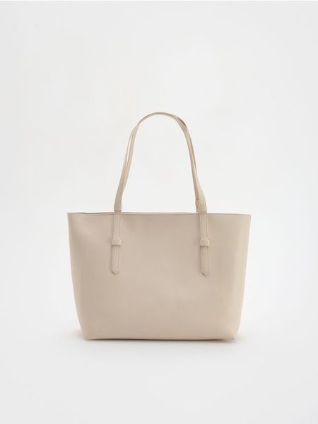 Torebka shopper z imitacji skóry - biały. Białe torebki shopper damskie Reserved, bez wzorów, ze skóry, bez dodatków. W wyprzedaży za 39.99 zł.