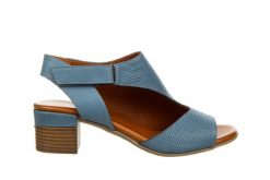 Sandały Bayla-161 066 1703 342 Denim 161459, Niebieski. Skóra naturalna - 39. Niebieskie sandały damskie Bayla, bez wzorów, z denimu, bez obcasa, na słupku, bez zapięcia. W wyprzedaży za 152.10 zł.