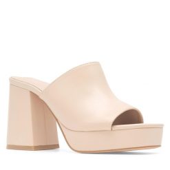 Klapki DeeZee. Brązowe klapki damskie DeeZee, bez wzorów, bez obcasa. Za 159.99 zł.