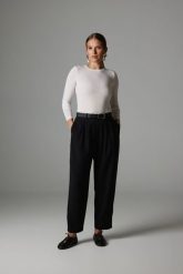 SPODNIE MARISA CZARNE L - Flawless. Czarne spodnie materiałowe damskie Flawless, l, bez wzorów, z materiału, z podwyższonym stanem. Za 589.00 zł.