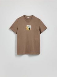 T-shirt regular z nadrukiem - brązowy. Brązowe t-shirty męskie Reserved, l, bez wzorów, z bawełny, bez kołnierzyka. W wyprzedaży za 45.99 zł.