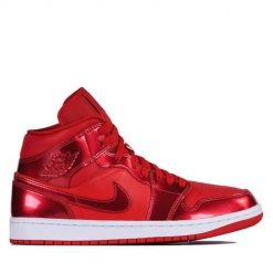 Buty do chodzenia damskie Nike Air Jordan 1 Retro. Czerwone obuwie sportowe damskie Nike, bez wzorów, z materiału, trekkingowe, Nike Air Jordan. Za 857.00 zł.