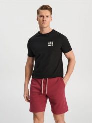 Szorty dresowe - fioletowy. Fioletowe szorty męskie Sinsay, l, bez wzorów, z bawełny, sportowe. W wyprzedaży za 29.99 zł.