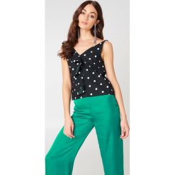 NA-KD Asymetryczna koszulka z falbanką - Black,Multicolor. T-shirty damskie marki NA-KD. W wyprzedaży za 20.47 zł.