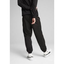 Męskie tkane spodnie Essentials PUMA. Czarne spodnie materiałowe męskie Puma, l, bez wzorów. Za 169.00 zł.