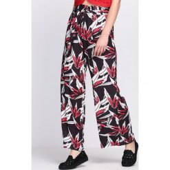 Czarne Spodnie Walk Alone. Spodnie materiałowe damskie marki Born2be. Za 69.99 zł.