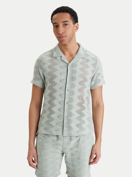 Guess Koszula M6GP46 K3236 Zielony Regular Fit. Zielone koszule męskie Guess, m, z aplikacjami, z syntetyku, bez kołnierzyka, bez ramiączek. Za 242.99 zł.
