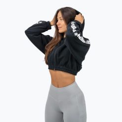 Bluza NEBBIA Crop Hoodie Iconic. Czarne bluzy damskie Nebbia, bez wzorów, bez kaptura, na fitness i siłownię. Za 269.99 zł.