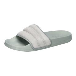 Klapki basenowe adidas Adilette Noshower. Zielone klapki damskie Adidas, bez wzorów, z materiału, eleganckie, bez obcasa. Za 176.00 zł.