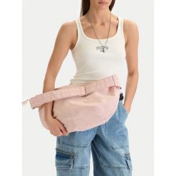 Torebka Guess Jeans. Czerwone torebki do ręki damskie Guess Jeans, z aplikacjami, z jeansu, klasyczne, bez dodatków. Za 199.99 zł.