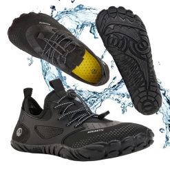 Buty do wody męskie AQUASTIC Saros. Czarne buty sportowe męskie AQUASTIC, bez zapięcia, do pływania. Za 79.99 zł.