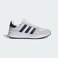 Buty Run 84. Białe buty sportowe męskie Adidas, bez zapięcia. Za 349.60 zł.