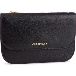 Torebka COCCINELLE - DV1 Envelopes E5 DV1 19 B7 07 Noir 001. Torebki do ręki damskie Coccinelle. W wyprzedaży za 449.00 zł.