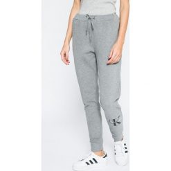 Calvin Klein Jeans - Spodnie. Jeansy damskie marki Calvin Klein Jeans. W wyprzedaży za 269.90 zł.