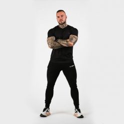 Koszulka męska fitness krótki rękaw czarna TRN. Czarne koszulki sportowe męskie GYMBEAM, m, bez wzorów, z materiału, bez kołnierzyka, bez ramiączek, do biegania. Za 68.90 zł.