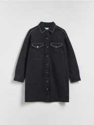 Jeansowa sukienka - czarny. Czarne sukienki damskie Reserved, l, bez wzorów, z bawełny, bez kołnierzyka, bez ramiączek, mini. Za 159.99 zł.