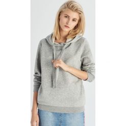 Bluza z kapturem - Jasny szary. Bluzy damskie Sinsay. Za 39.99 zł.
