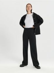 Koszulka w prążki - biały. Białe t-shirty damskie Sinsay, l, bez wzorów, z bawełny, bez kołnierzyka. Za 19.99 zł.