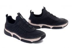 Rieker 45975-00 black, półbuty damskie. Czarne półbuty damskie Rieker, bez wzorów, bez obcasa, bez zapięcia. Za 379.90 zł.