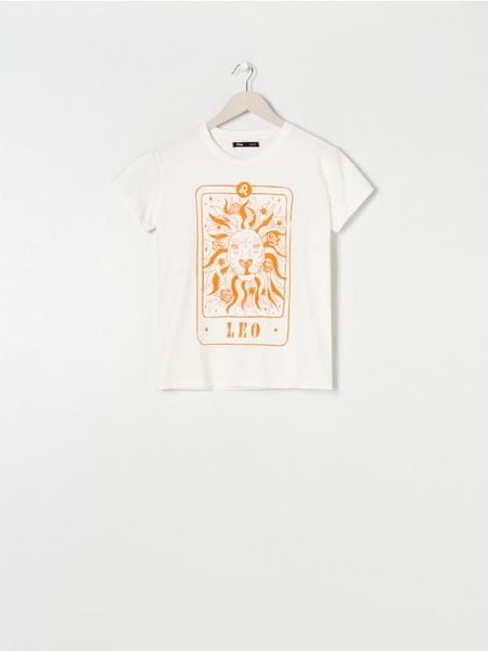 Bawełniana koszulka z nadrukiem - kremowy. Białe t-shirty damskie Sinsay, l, bez wzorów, z bawełny, bez kołnierzyka. W wyprzedaży za 14.99 zł.