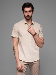 Koszula męska z lnu i bawełny z krótkim rękawem i kieszonką – beżowa V4 - Rozmiar: S. Brązowe koszule męskie Ombre Clothing, bez wzorów, z bawełny. W wyprzedaży za 59.99 zł.