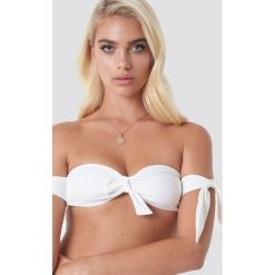 NA-KD Swimwear Góra bikini z wiązaniem - White. Białe bikini damskie NA-KD Swimwear. Za 40.95 zł.