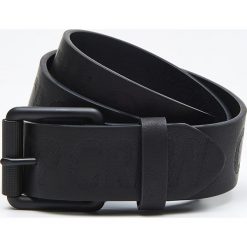 Pasek z eco skóry - Czarny. Czarne paski damskie Cropp, w paski, ze skóry. Za 34.99 zł.