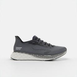 Buty do biegania męskie Kiprun KS900 Light. Białe buty sportowe męskie KIPRUN, bez zapięcia, do biegania. Za 399.99 zł.