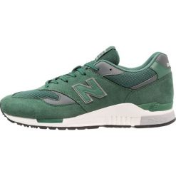 New Balance ML840 Tenisówki i Trampki scarlet. Trampki i tenisówki damskie marki New Balance. W wyprzedaży za 377.10 zł.