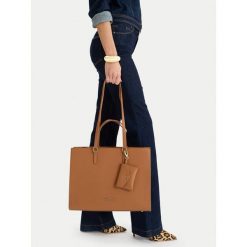 Torebka Nine West. Brązowe torebki do ręki damskie Nine West, bez wzorów, klasyczne, bez dodatków. Za 199.99 zł.