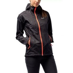 Kurtka przeciwdeszczowa turystyczna damska Salewa Puez (Aqua 3) Ptx W Jkt. Czarne kurtki sportowe damskie Salewa, s, bez wzorów, bez kaptura, trekkingowe. W wyprzedaży za 386.25 zł.