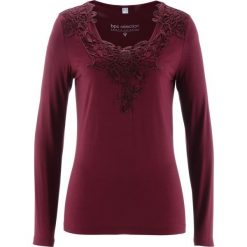Shirt z długim rękawem bonprix czerwony klonowy. Czerwone bluzki damskie bonprix, bez wzorów, z koronki, bez kołnierzyka. Za 37.99 zł.