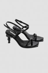 KARL LAGERFELD Czarne damskie sandały KARL NFT HEEL, Rozmiar 38. Czarne sandały damskie KARL LAGERFELD, bez wzorów, bez obcasa, na obcasie, bez zapięcia. W wyprzedaży za 475.99 zł.