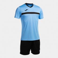 Zestaw koszulka treningowa i spodenki Joma Victory. Czarne koszulki sportowe męskie Joma, l, bez wzorów, do piłki nożnej. Za 252.00 zł.