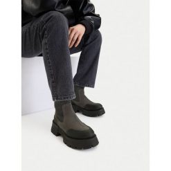 Sztyblety G-Star. Szare botki damskie G-Star, retro, bez obcasa, na płaskiej podeszwie, bez zapięcia. Za 439.99 zł.