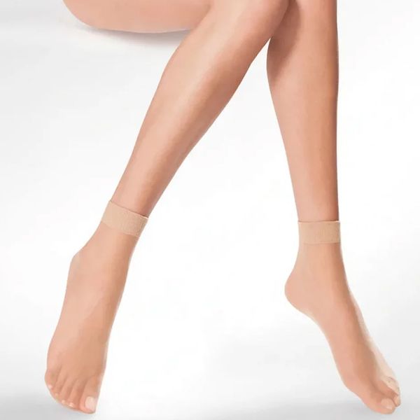 Skarpetki Gabriella super bezuciskowe 15 den beige 2 pary. Brązowe skarpety damskie Gabriella, bez wzorów. Za 11.90 zł.