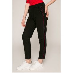Answear - Spodnie. Czarne legginsy damskie ANSWEAR, m, bez wzorów, z poliesteru. W wyprzedaży za 39.90 zł.