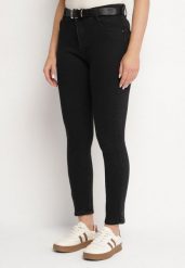 Czarne Jeansy o Dopasowanym Kroju z Efektem Push Up Vonnira. Czarne jeansy damskie Born2be. Za 74.99 zł.