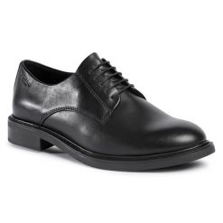 Oxfordy Vagabond Shoemakers. Czarne półbuty damskie Vagabond Shoemakers, bez wzorów, bez obcasa, bez zapięcia. Za 449.99 zł.