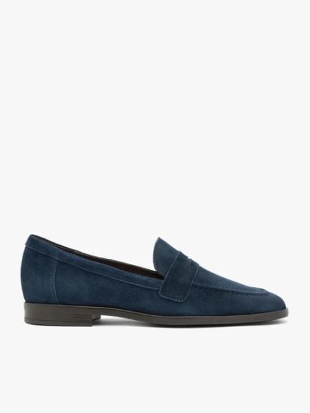 Granatowe mokasyny ze skóry welurowej. Niebieskie mokasyny damskie Ryłko, ze skóry, eleganckie. Za 399.99 zł.