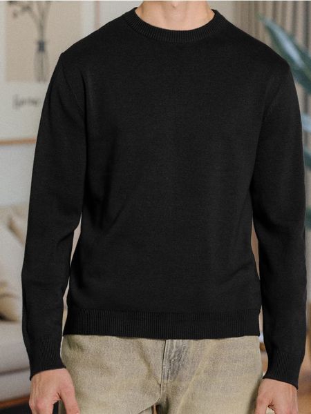 Sweter z długim rękawem - czarny. Czarne swetry damskie Sinsay, l, bez wzorów, bez kołnierzyka. Za 39.99 zł.