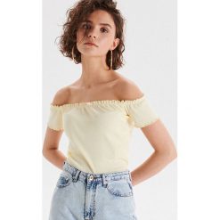 Bluzka z odkrytymi ramionami - Żółty. Bluzki damskie Cropp. W wyprzedaży za 9.99 zł.