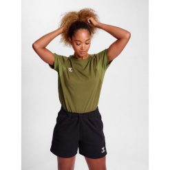 Koszulka damska Hummel Travel. Zielone koszulki sportowe damskie Hummel, bez wzorów, sportowe, bez kołnierzyka. Za 127.50 zł.