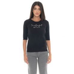 Koszulka Leone 1947 Braid Damen z 3/4-Ęrmeln aus Stretch-Baumwolle. Czarne koszulki sportowe damskie LEONE 1947 APPAREL, bez wzorów, z bawełny, sportowe, bez kołnierzyka. W wyprzedaży za 88.41 zł.