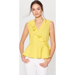 Top z kopertowym dekoltem - Żółty. Bluzki damskie marki Colour Pleasure. W wyprzedaży za 59.99 zł.
