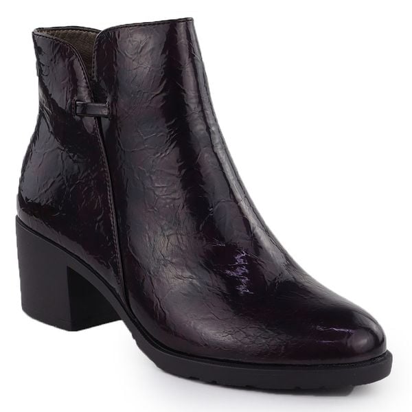 Botki lakierowane na klocku damskie burgund M.Daszyński SA128-61. Czerwone botki damskie M.Daszyński, z lakierowanej skóry, eleganckie, bez obcasa, bez zapięcia. Za 179.99 zł.