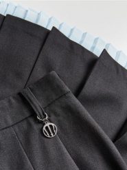 Plisowana spódnica mini - ciemnoszary. Szare spódnice damskie Reserved, l, bez wzorów, z tkaniny, mini, trapezowe. Za 179.99 zł.